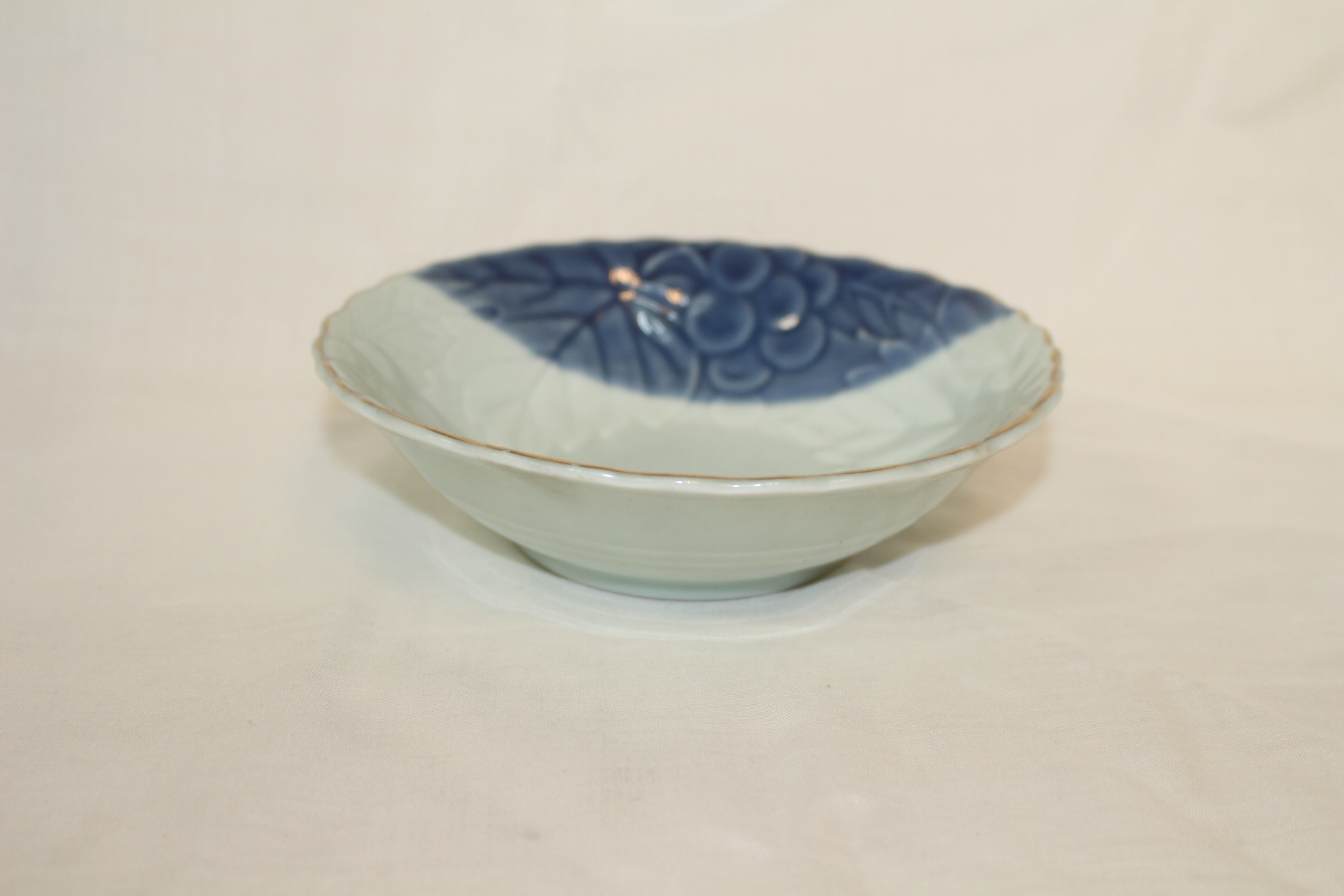 연대가좋은 청자양각포도문 화형완