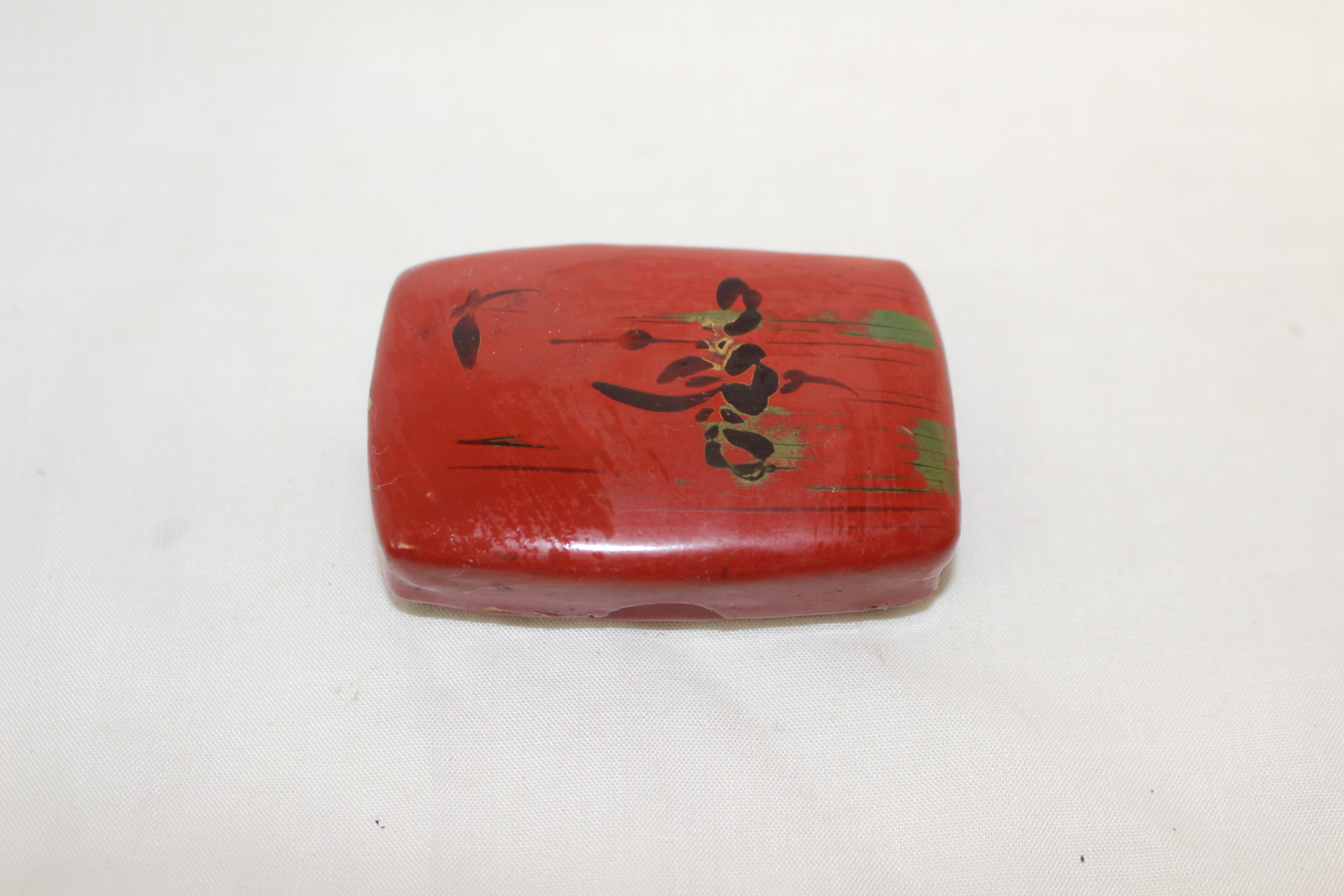 연대가좋은 종이에 옷칠화문된 소형지함