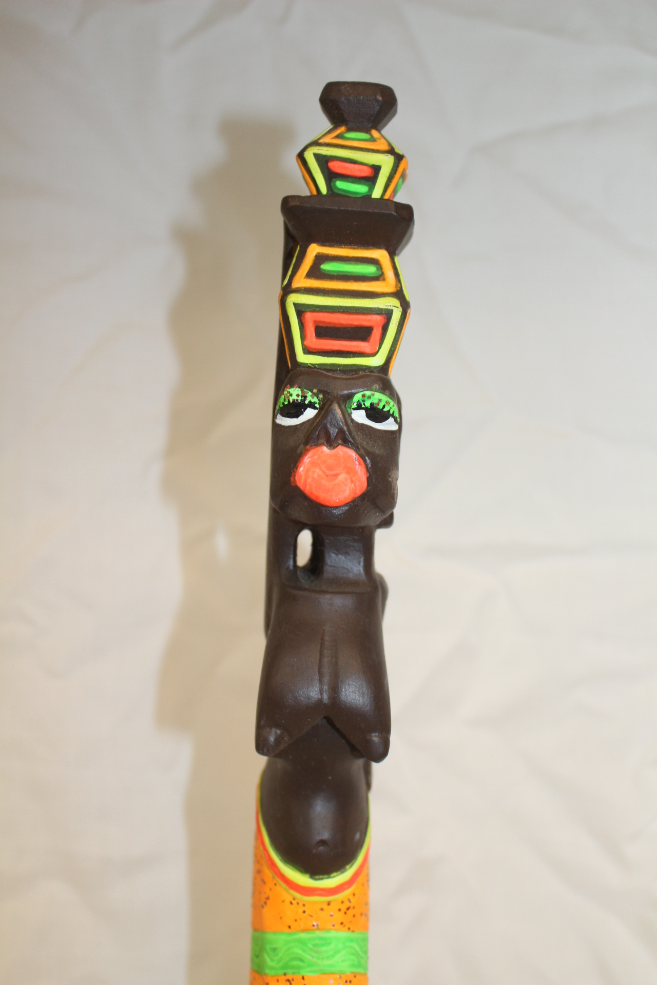 외국산 나무를 통으로 조각한 아프리카여인 조각상