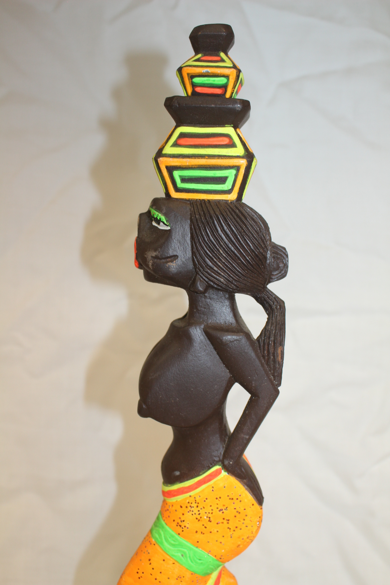 외국산 나무를 통으로 조각한 아프리카여인 조각상
