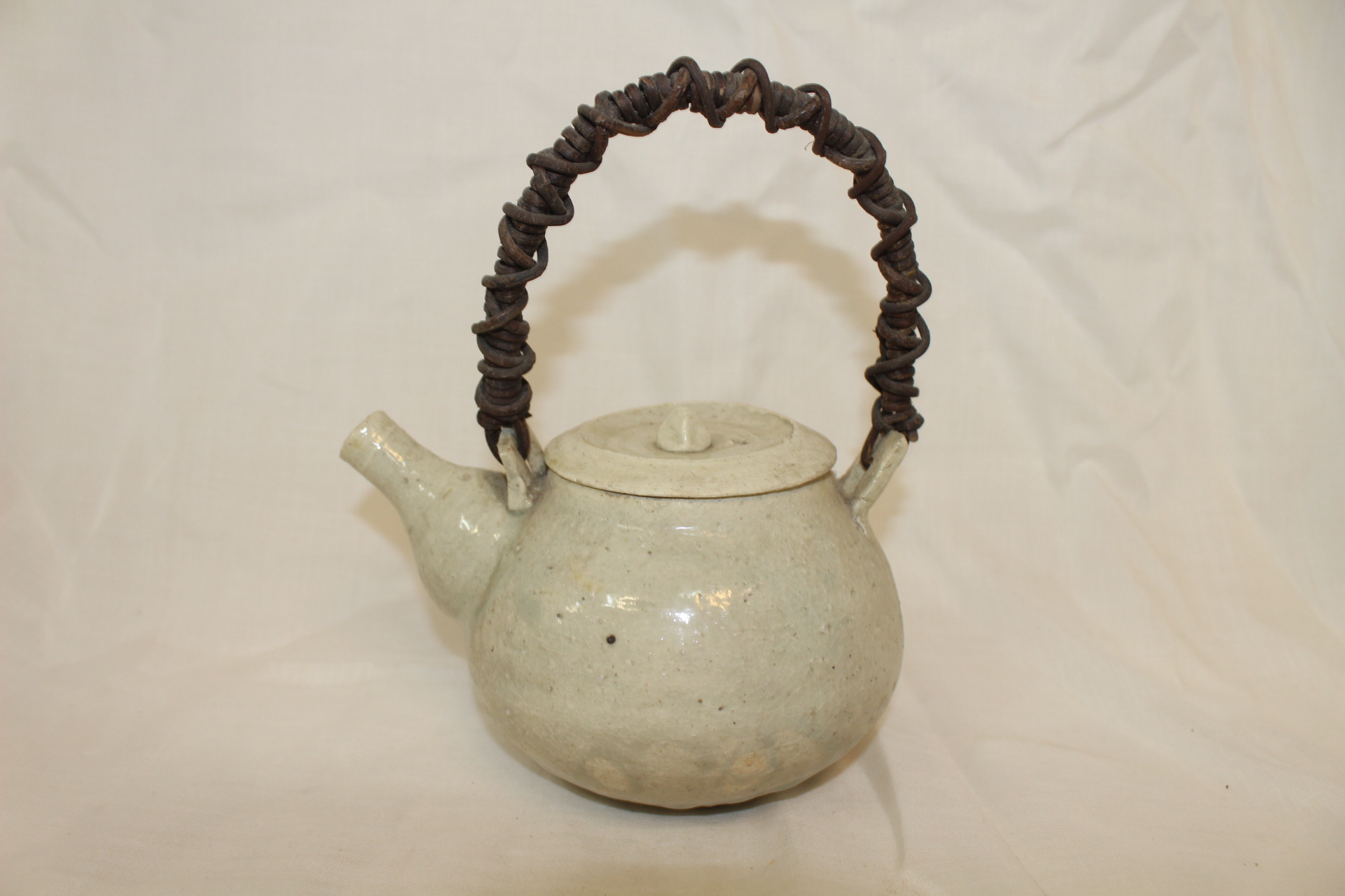 연대가좋은 백자 주자