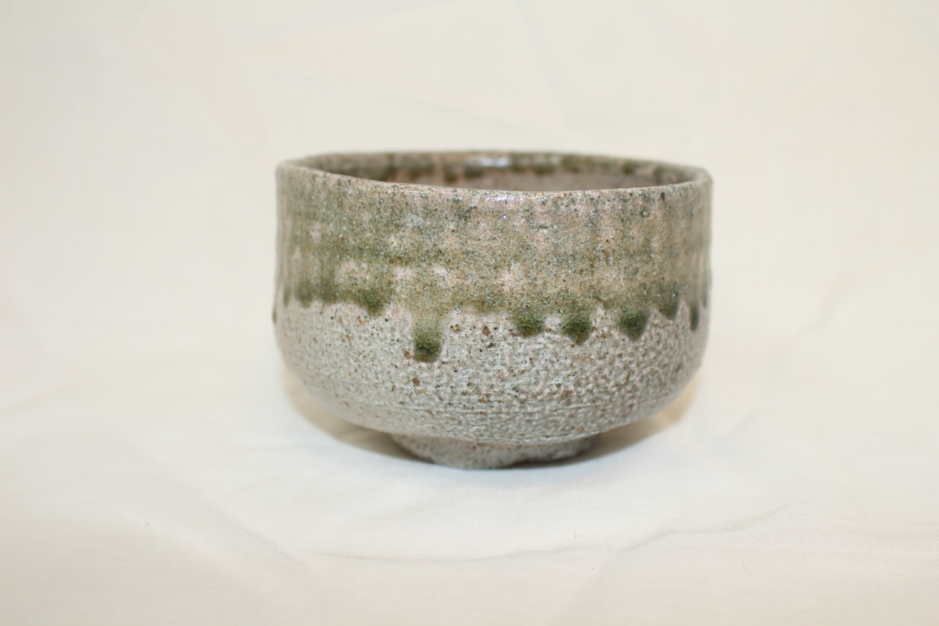 유약흘림이 좋은 청자 말찻잔