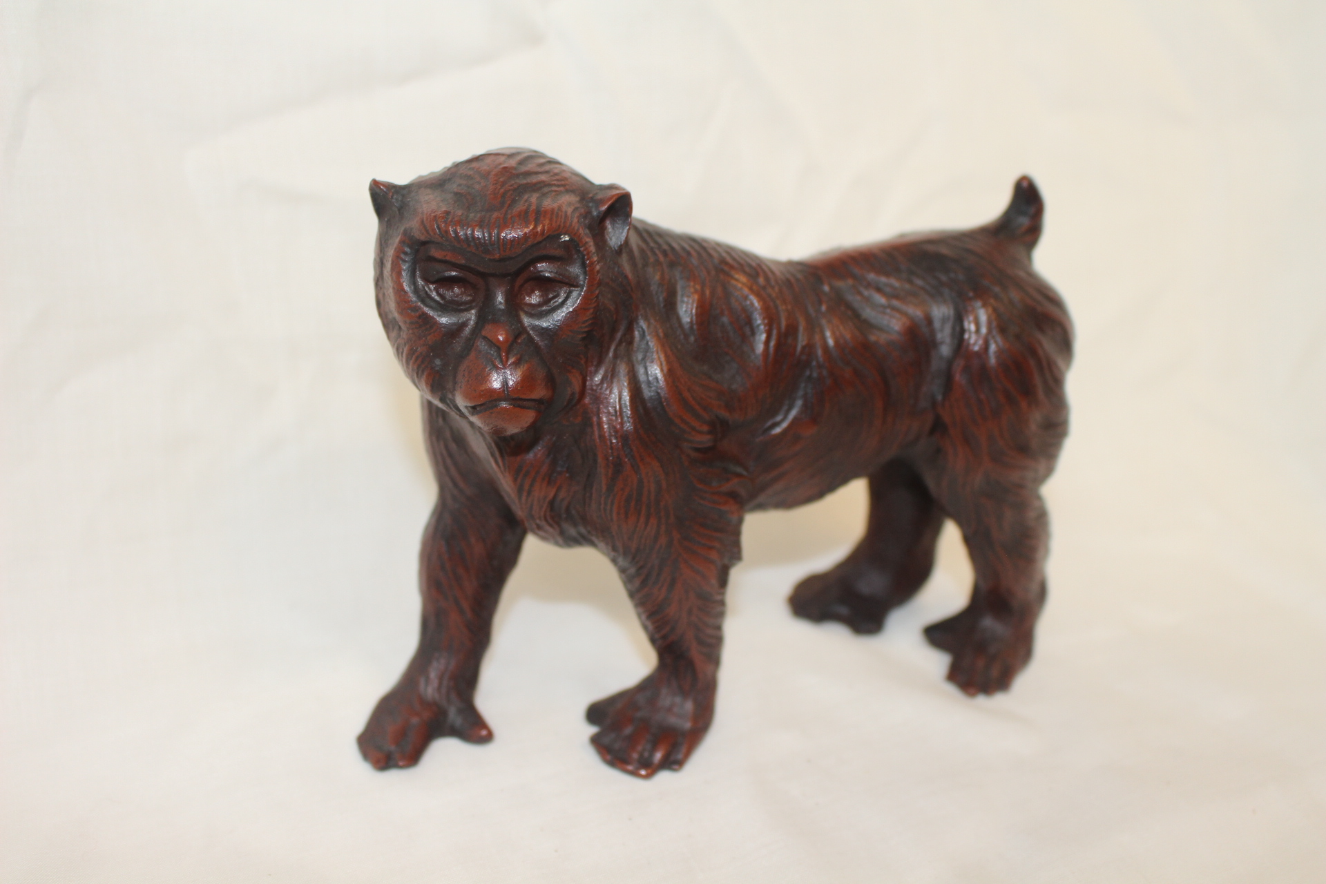 묵직한 무쇠통으로된 원숭이 조각상