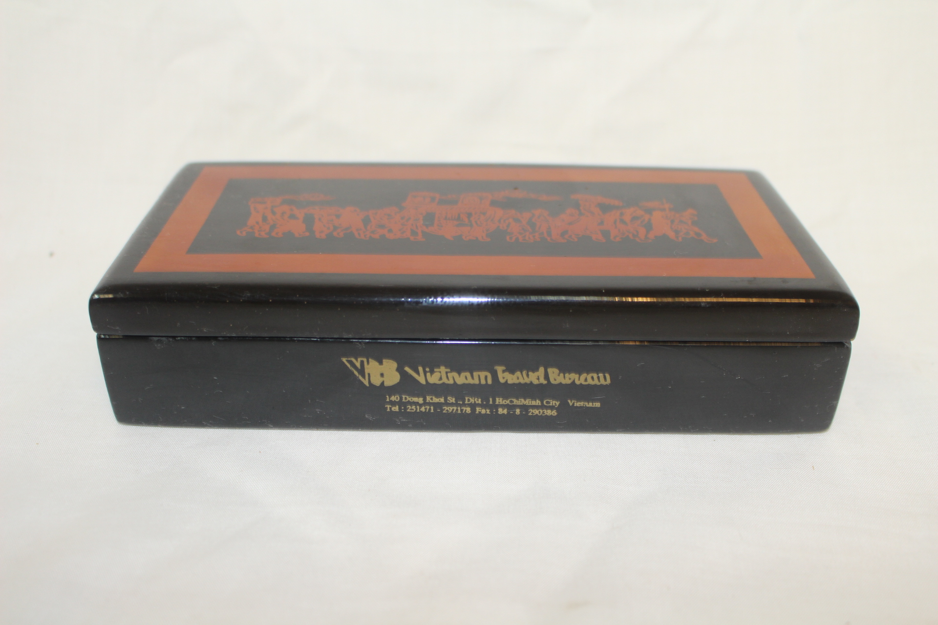 외국산 나무에 칠이된 행렬도문 사각함