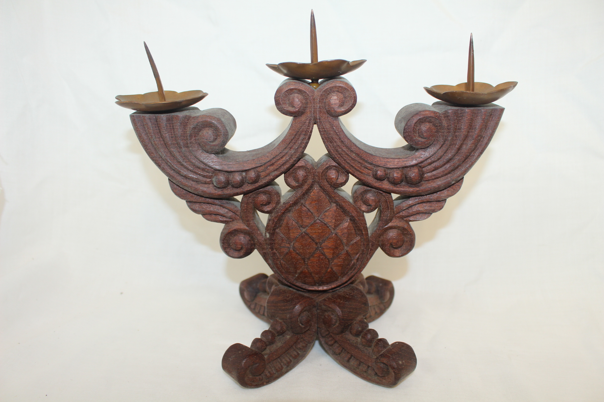 외국산 나무에 조각이된 촛대