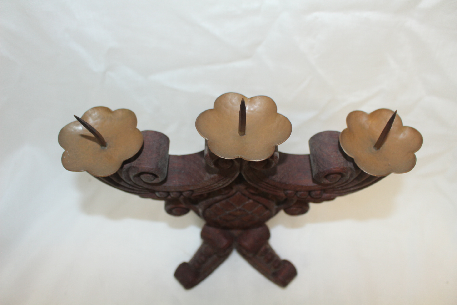 외국산 나무에 조각이된 촛대