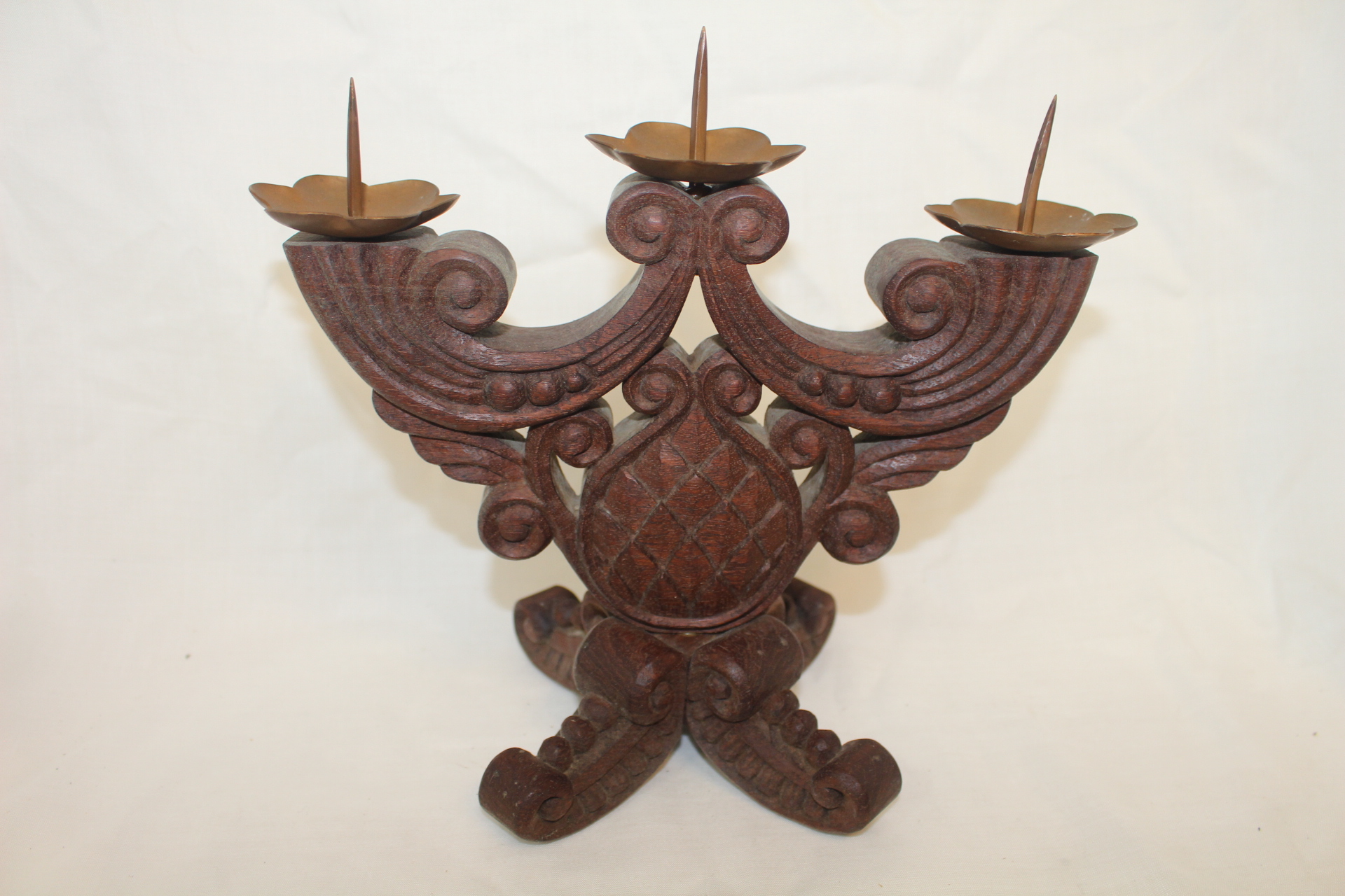 외국산 나무에 조각이된 촛대