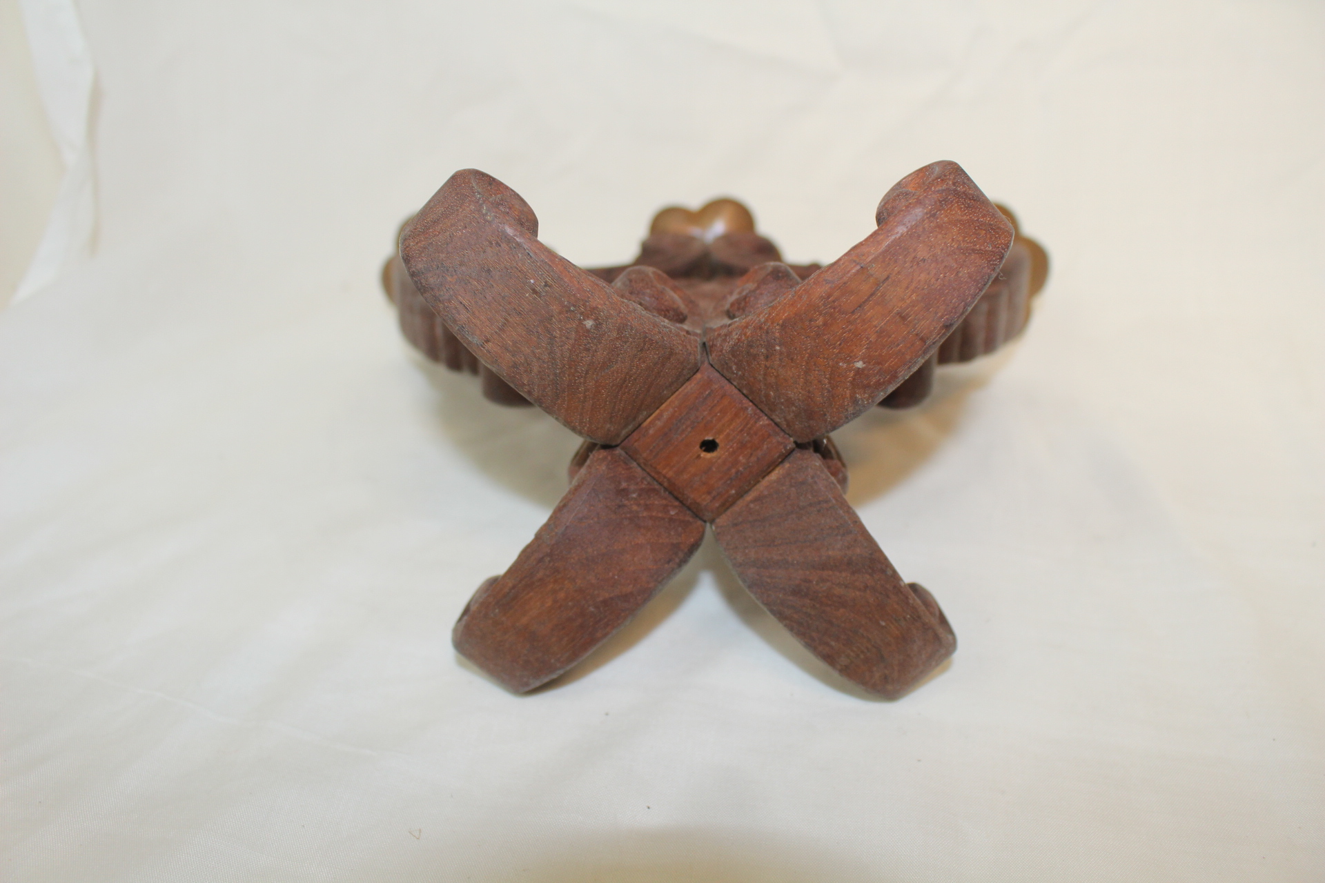 외국산 나무에 조각이된 촛대