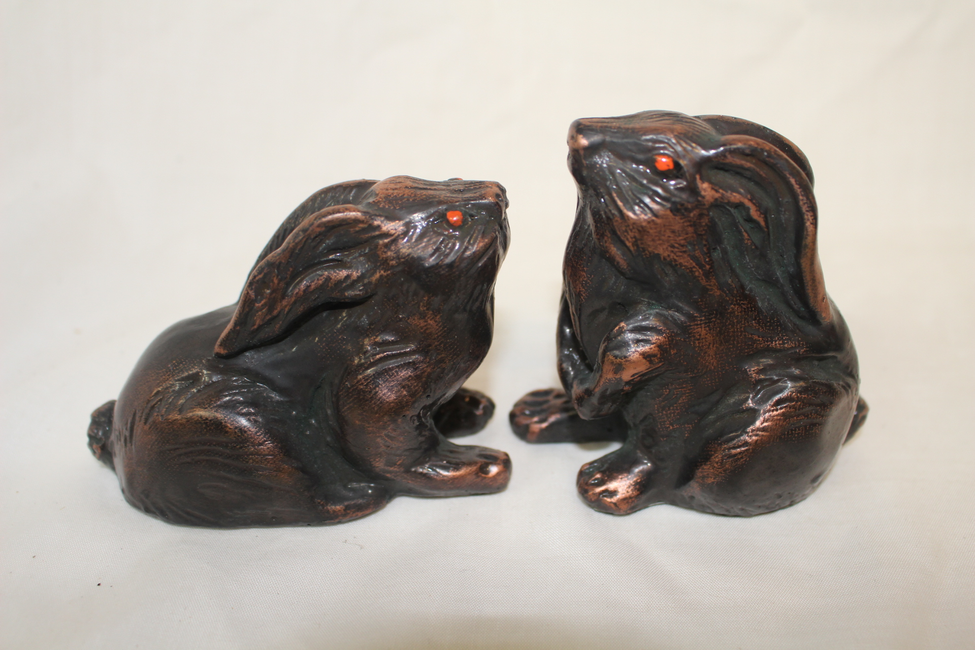 도자기재질로된 토끼 조각상 3점