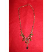 연대가좋은 보석이 장식된 목걸이