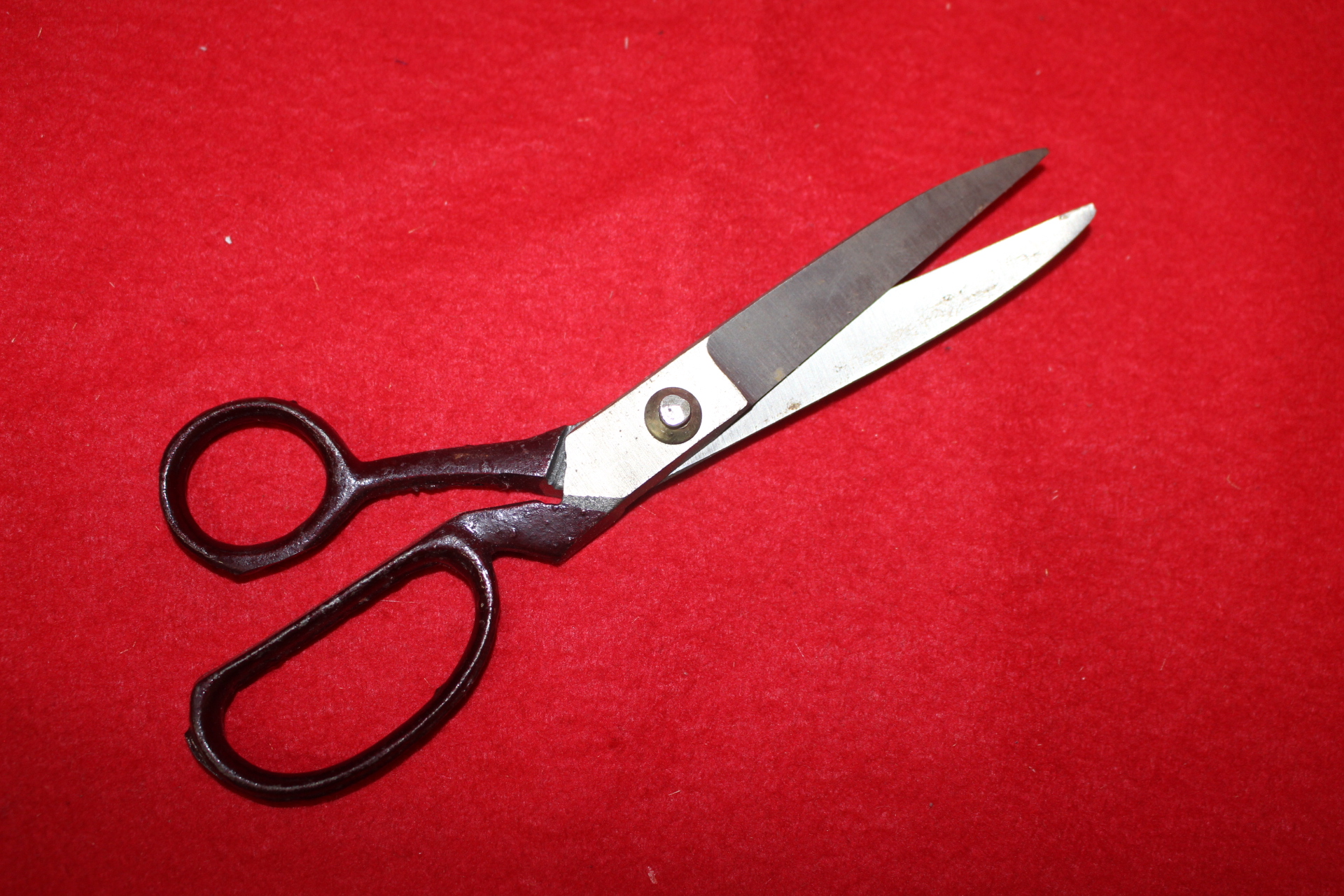 무쇠로된 소형크기의 가위