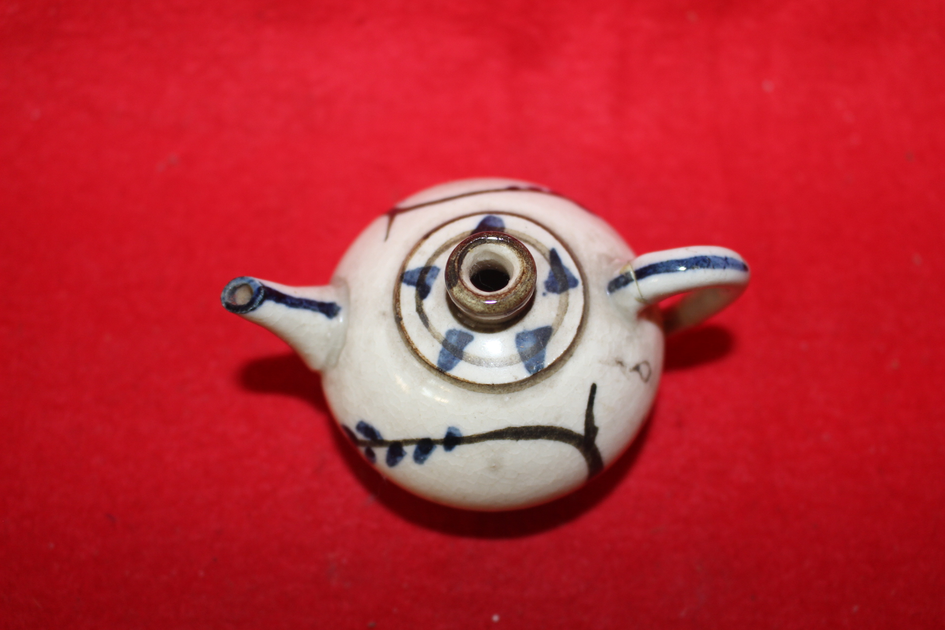 연대가좋은 분청자철화화문 주자형연적