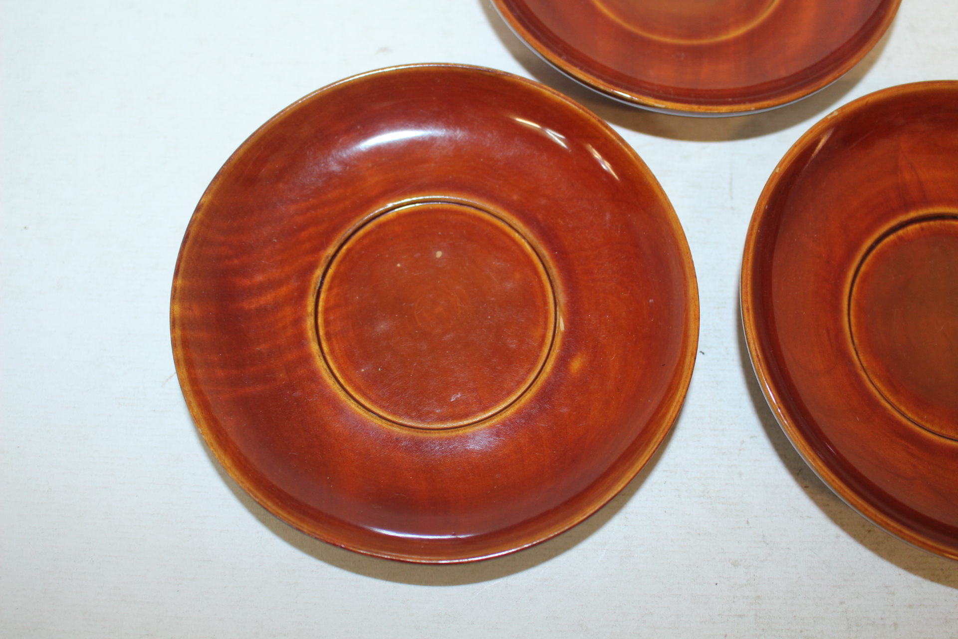 나무에 칠이된 완 3점