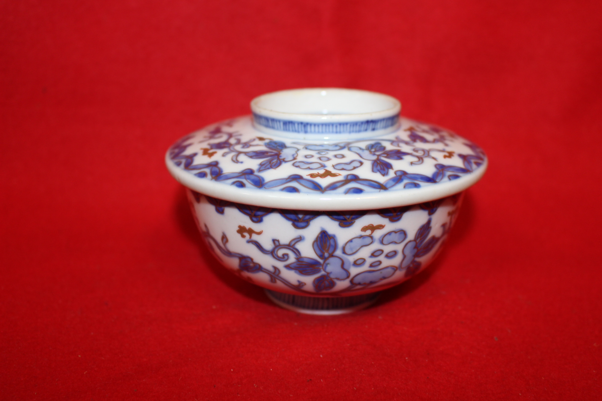 100년이상된 청화백자진사금채나비화문 개완