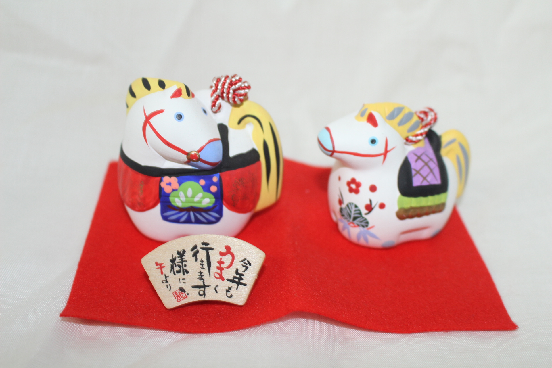 도자기재질로된 말모양 방울 2점