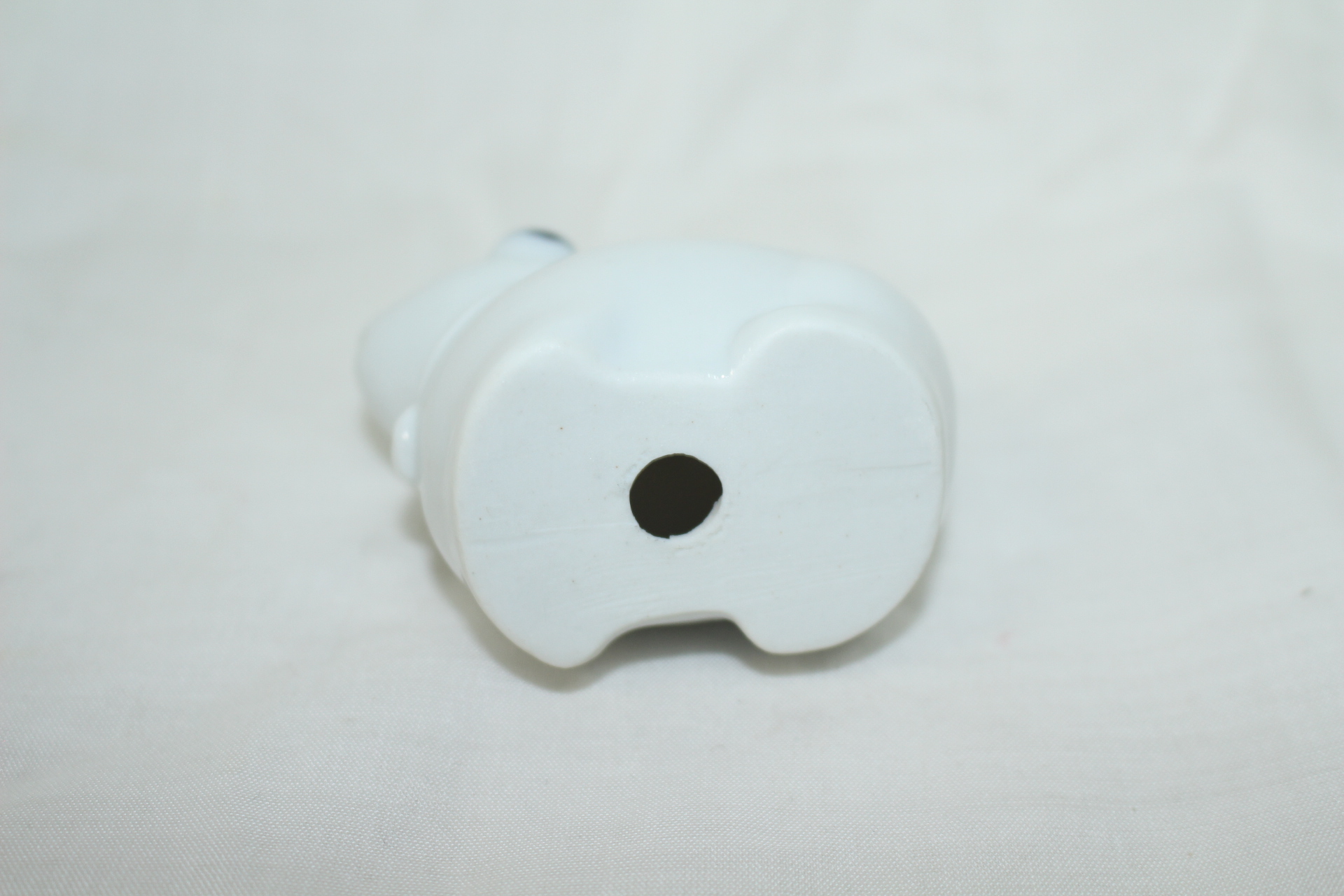 철화백자 개 조각상