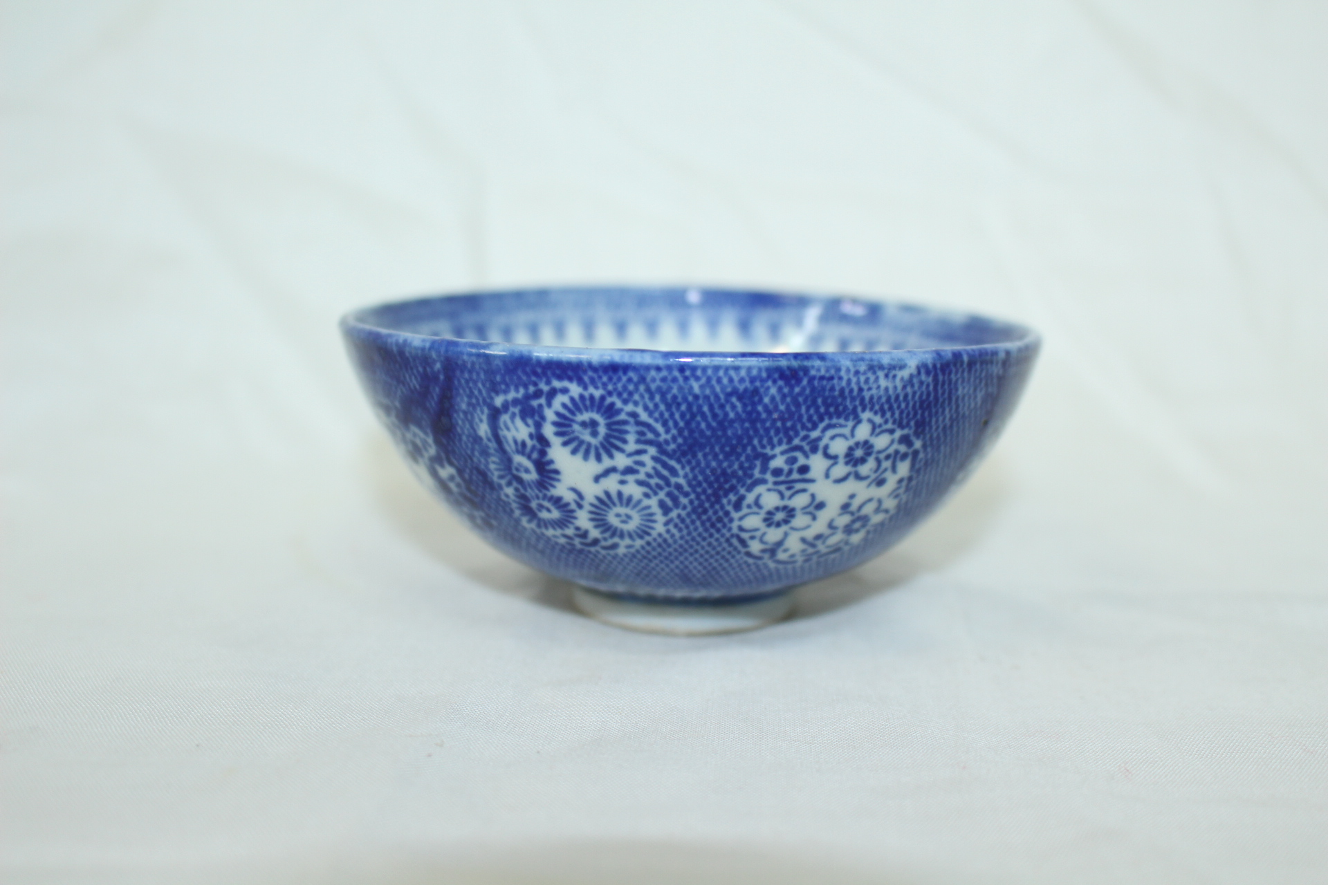 100년이상된 청화백자화문 자완