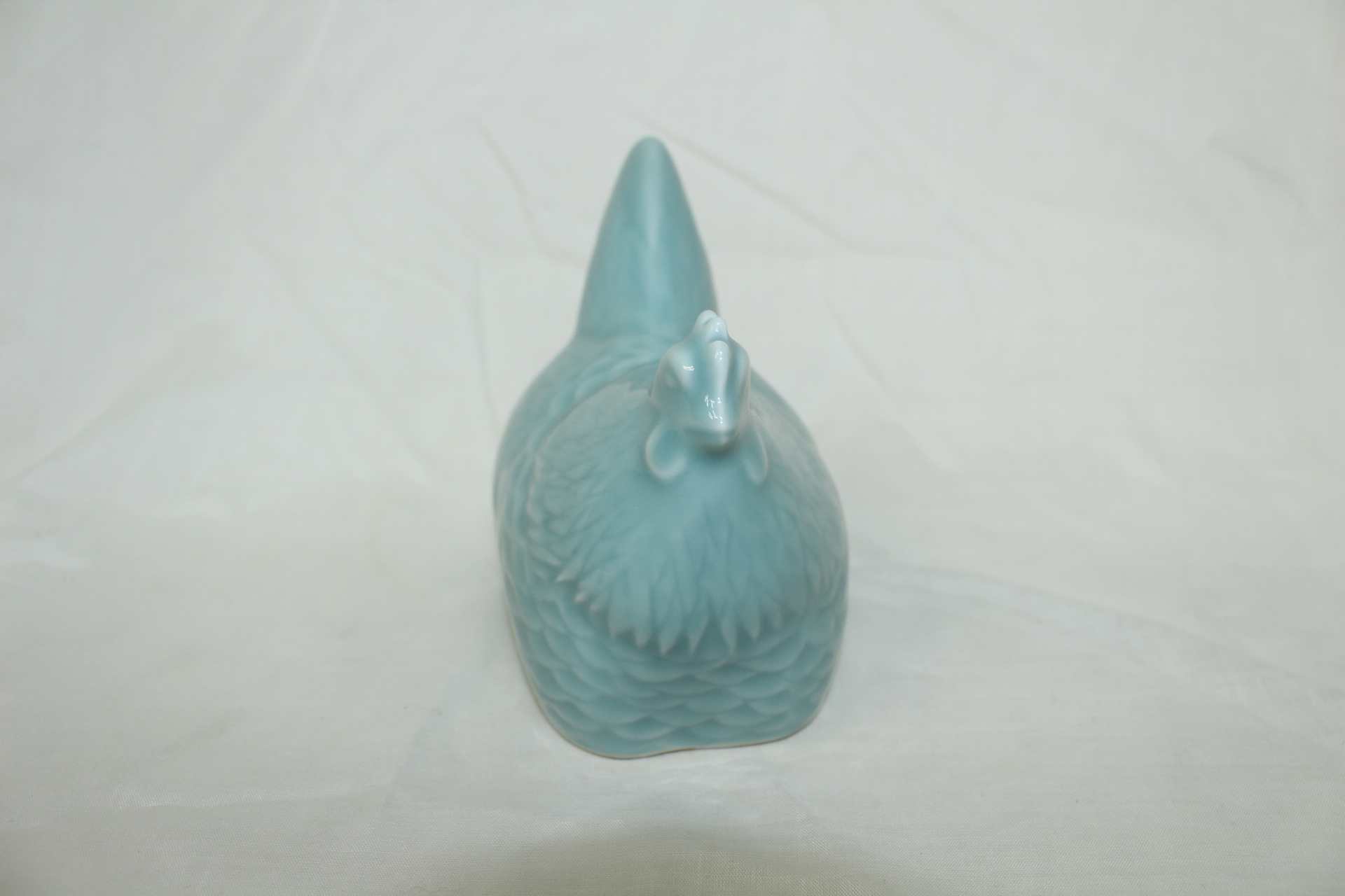 청자 닭 조각상