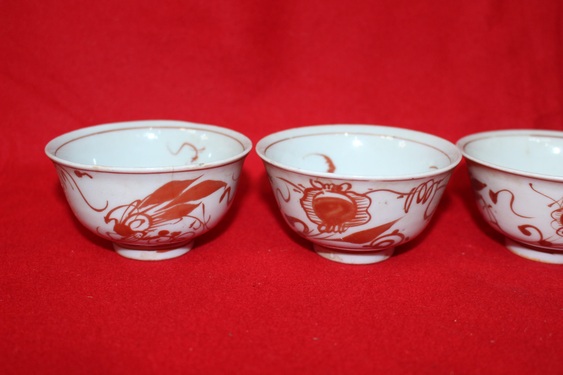 100년이상된 진사백자화문 잔 4점