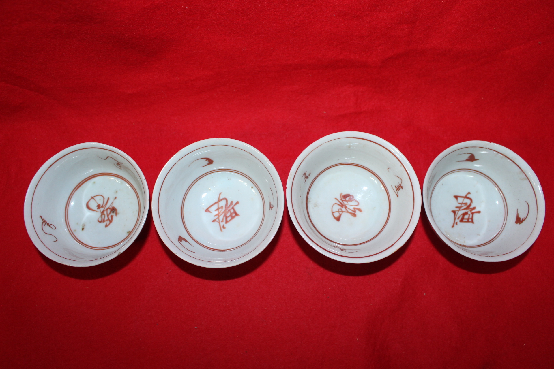 100년이상된 진사백자화문 잔 4점