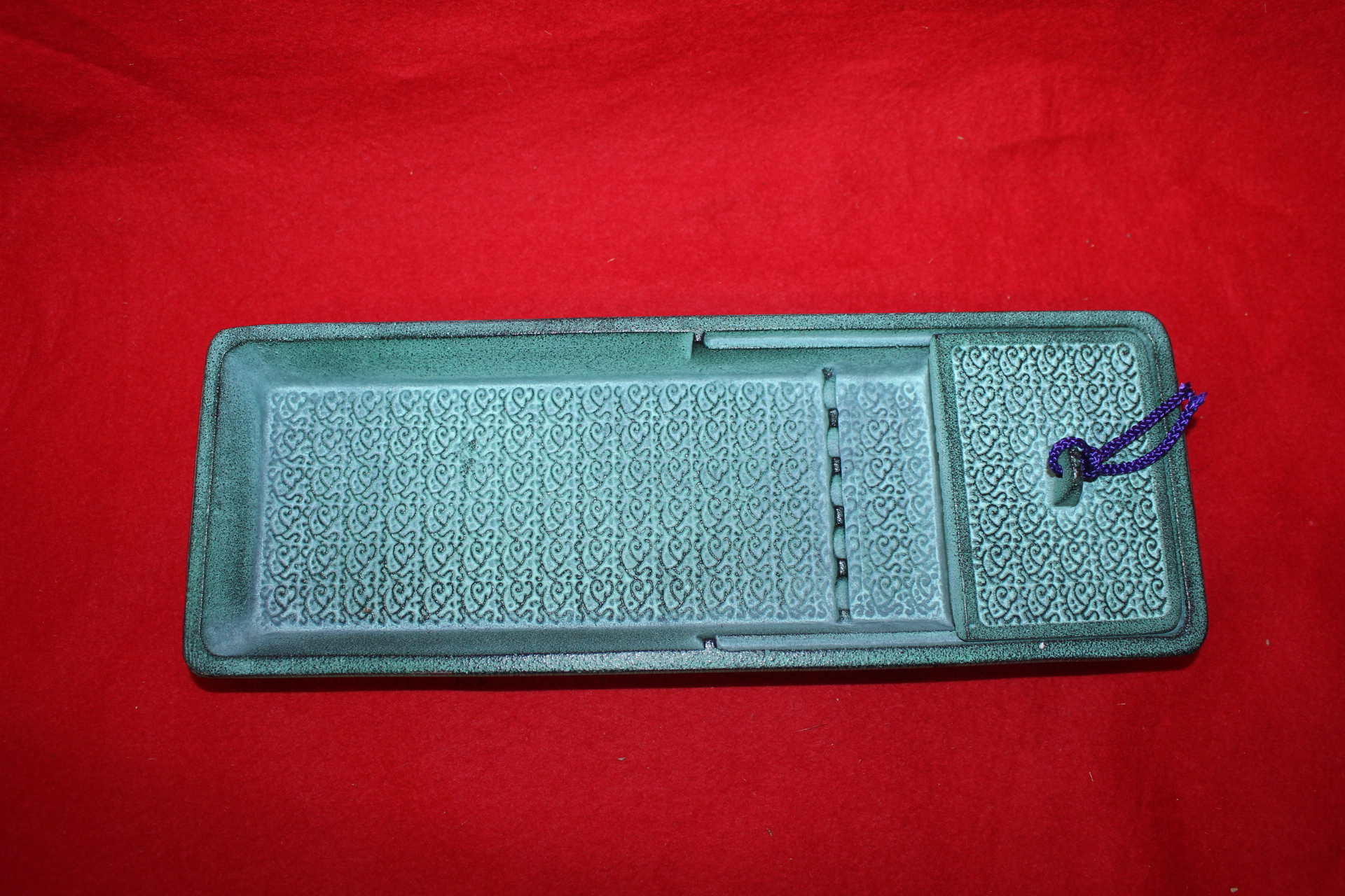 묵직한 무쇠로된 인주함 겸용 붓통