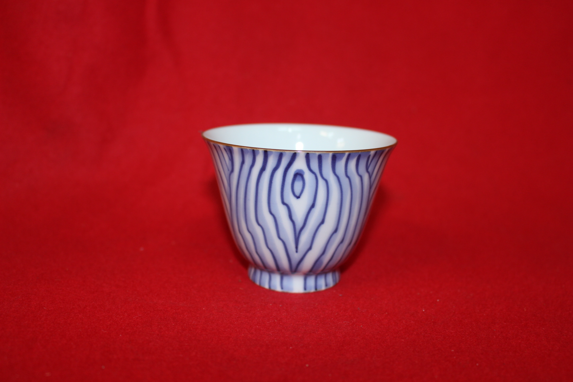 32-이마리 청화백자 추상물결문잔