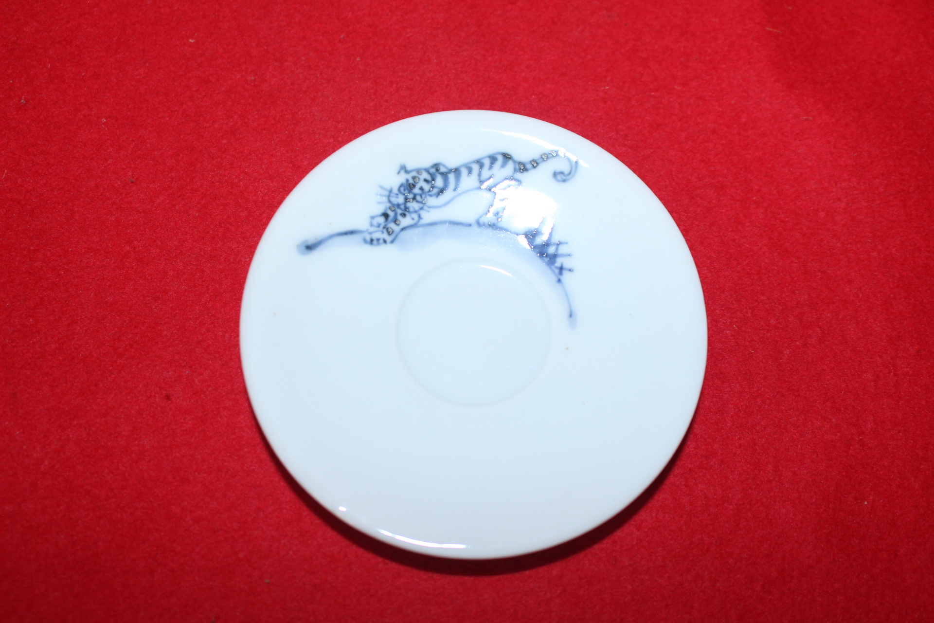 23-연대가좋은 청화백자호랑이문 잔잔대