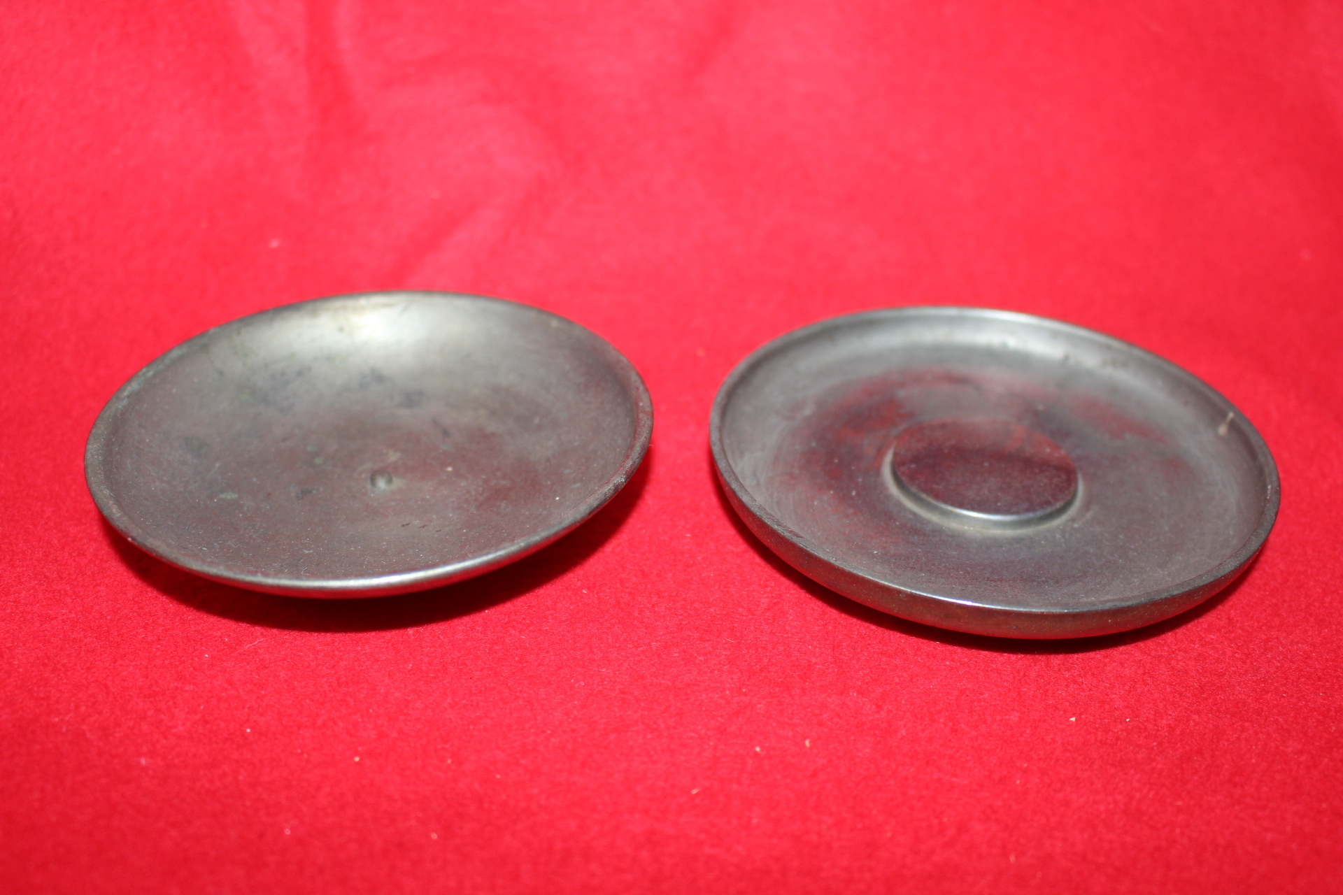 연대가좋은 주석으로된 등잔 2점