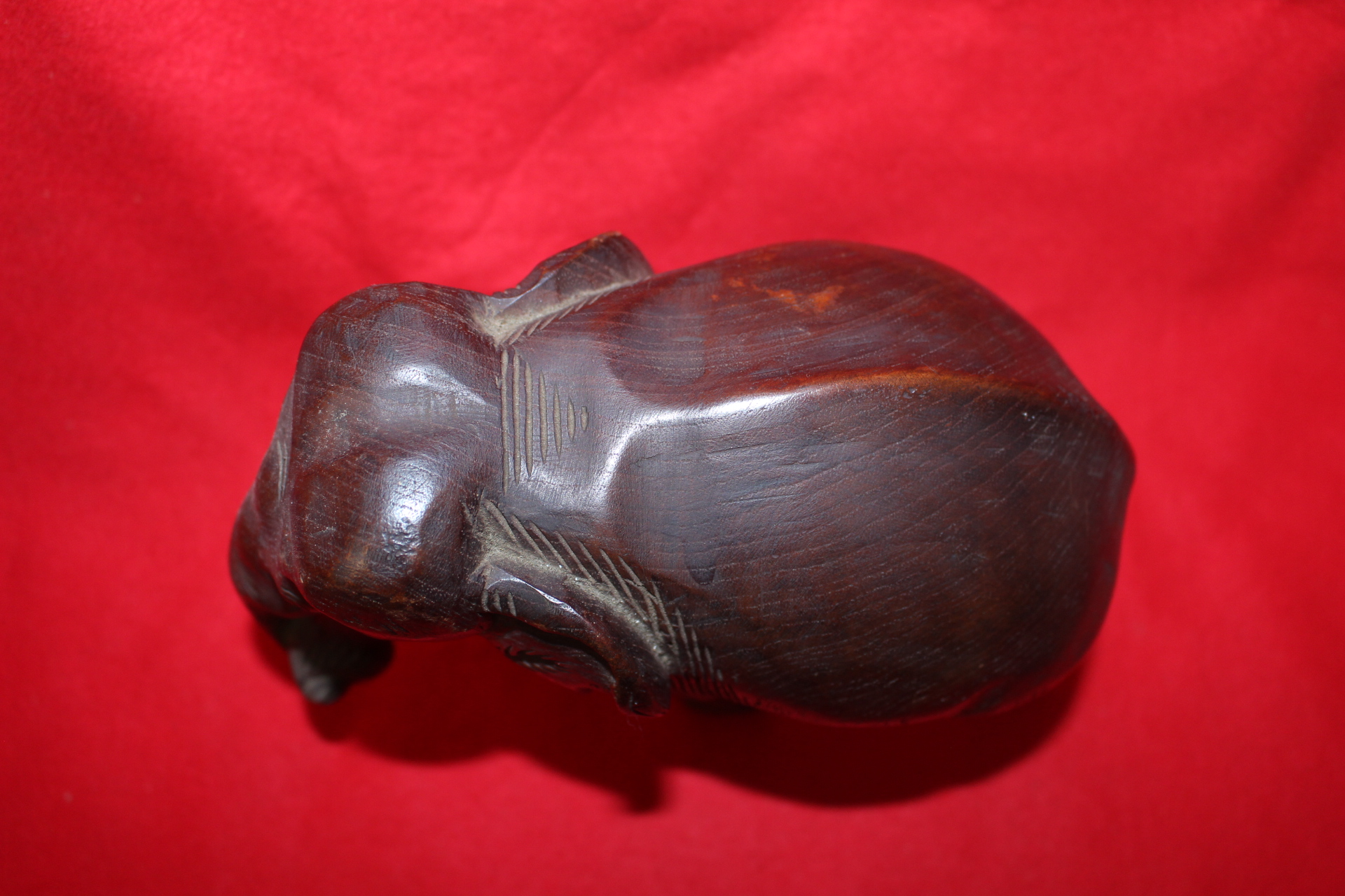 나무로된 코끼리 조각상