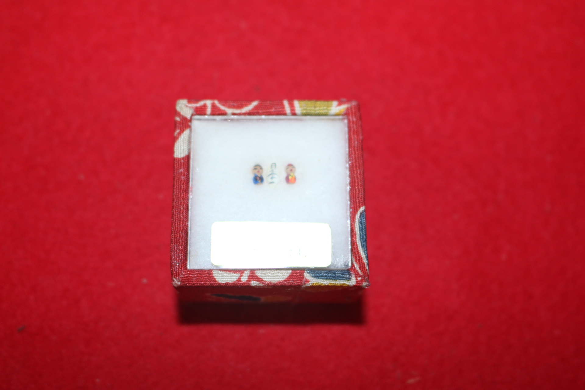 크리스탈 여인 조각상과 쌀알에그린 그림