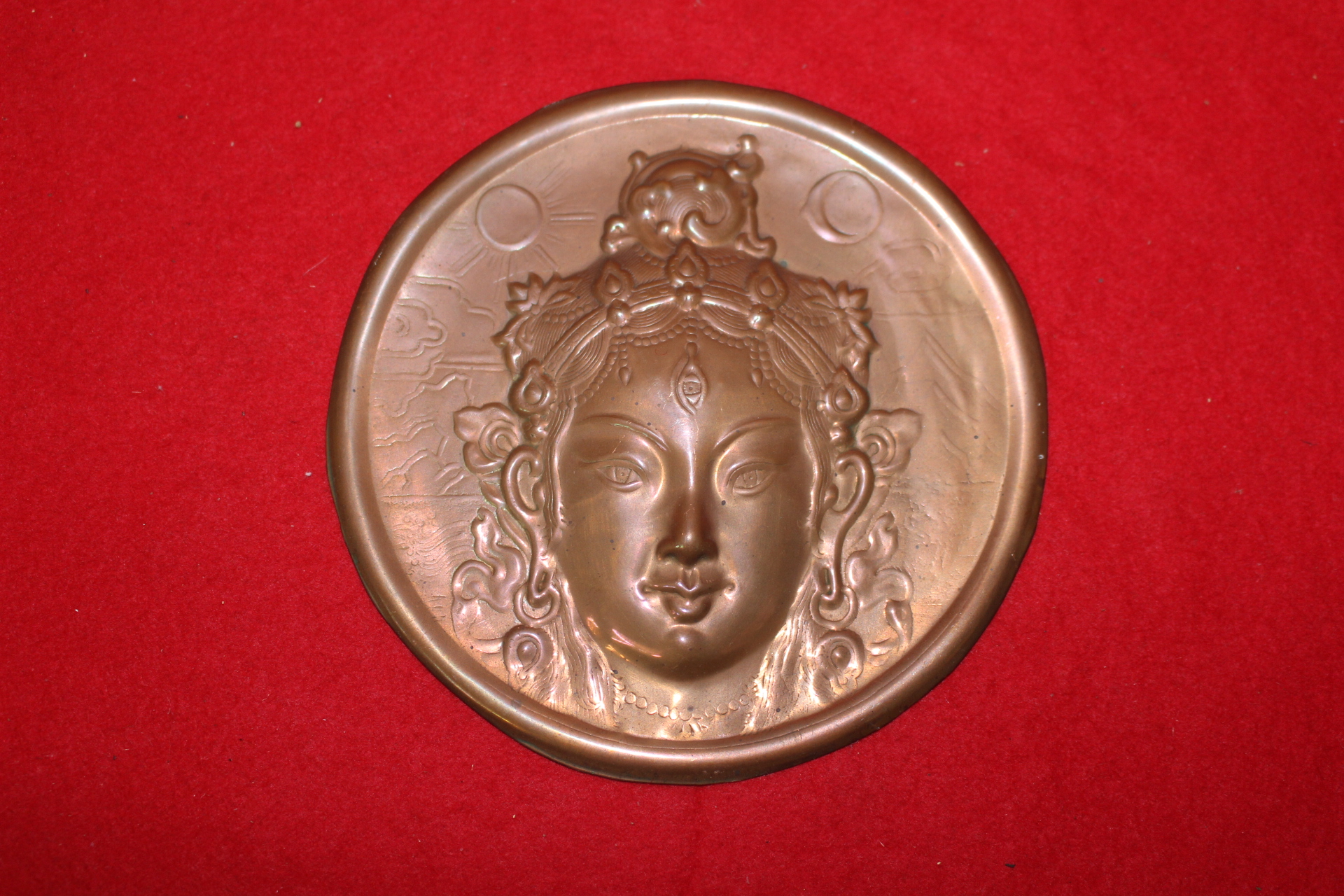 동판에 조각된 관음상