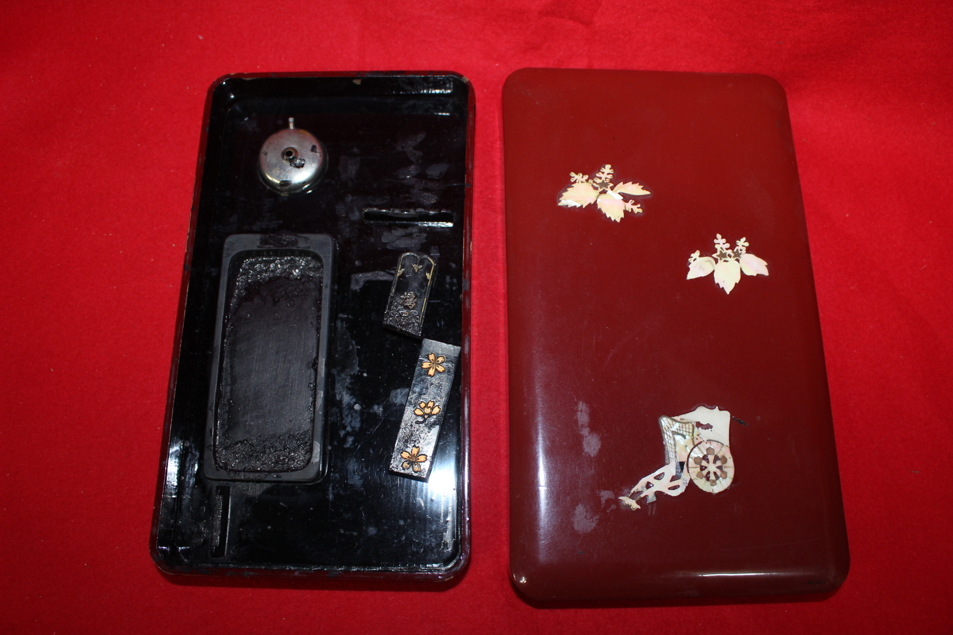 나무에 자개화문된 벼루함과 벼루 셋트