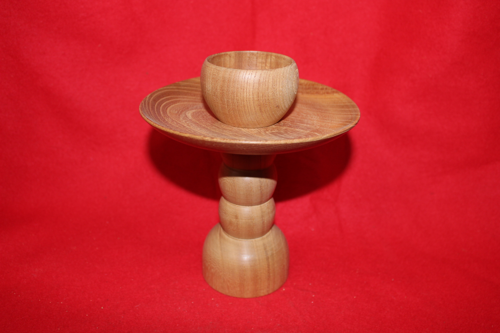 결이 좋은 나무로된 굽이 아주좋은 잔받침