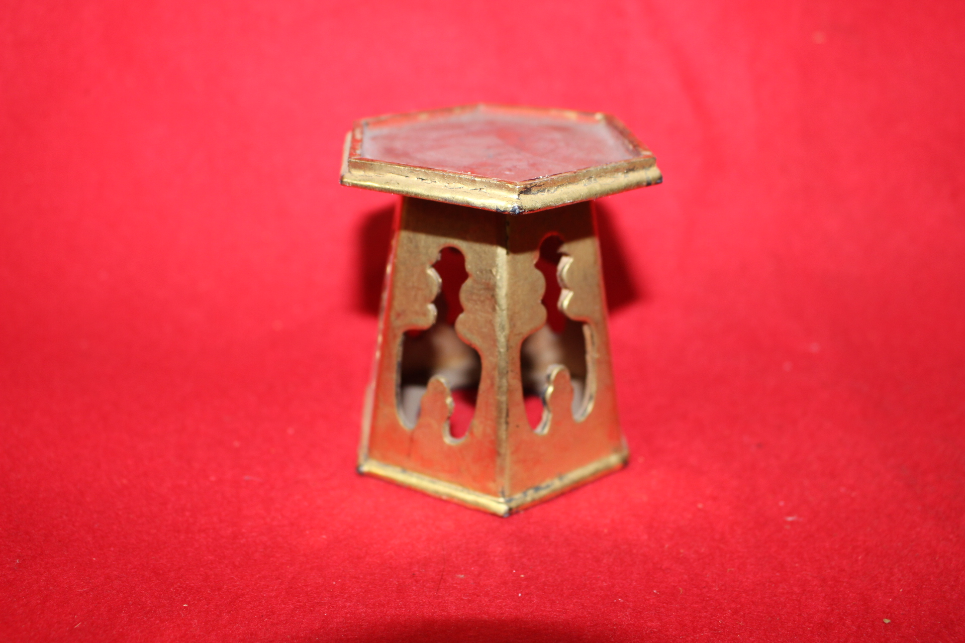 연대가좋은 나무에 금채된 화대