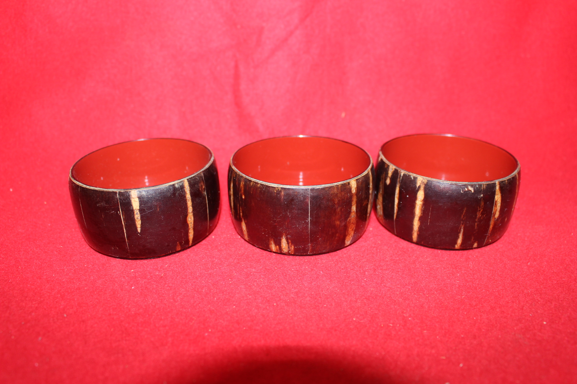 벗꽃나무가 장식된 완 3점