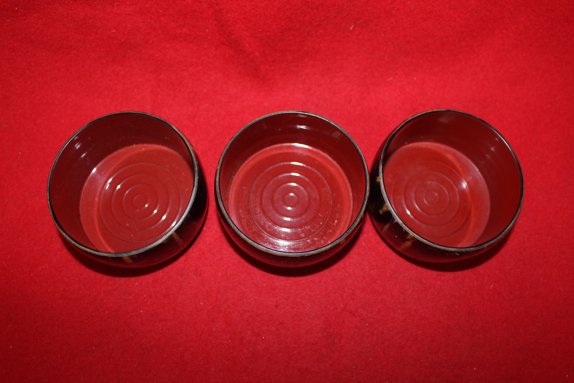 벗꽃나무가 장식된 완 3점