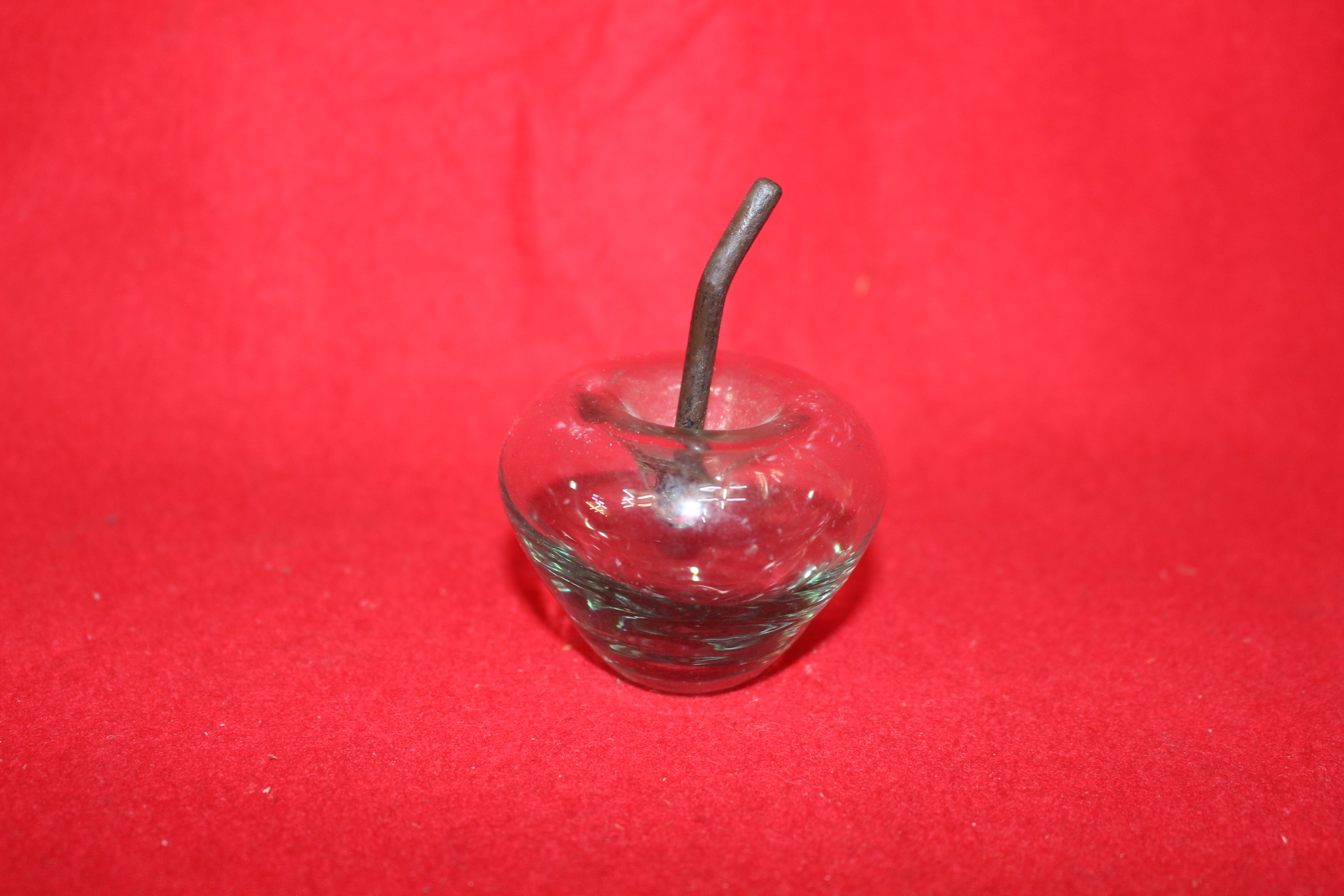 근대사 유리로된 사과