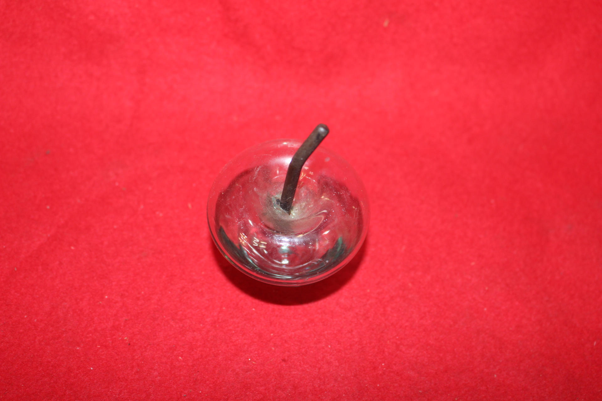 근대사 유리로된 사과