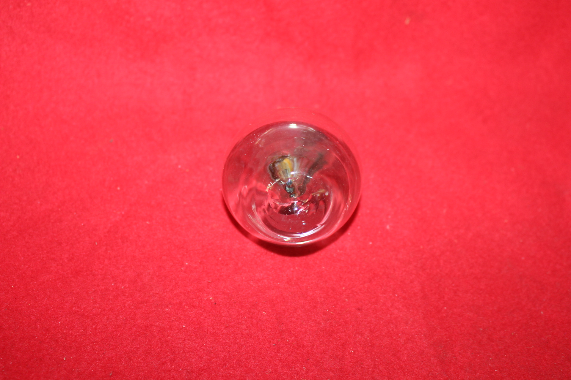 근대사 유리로된 사과