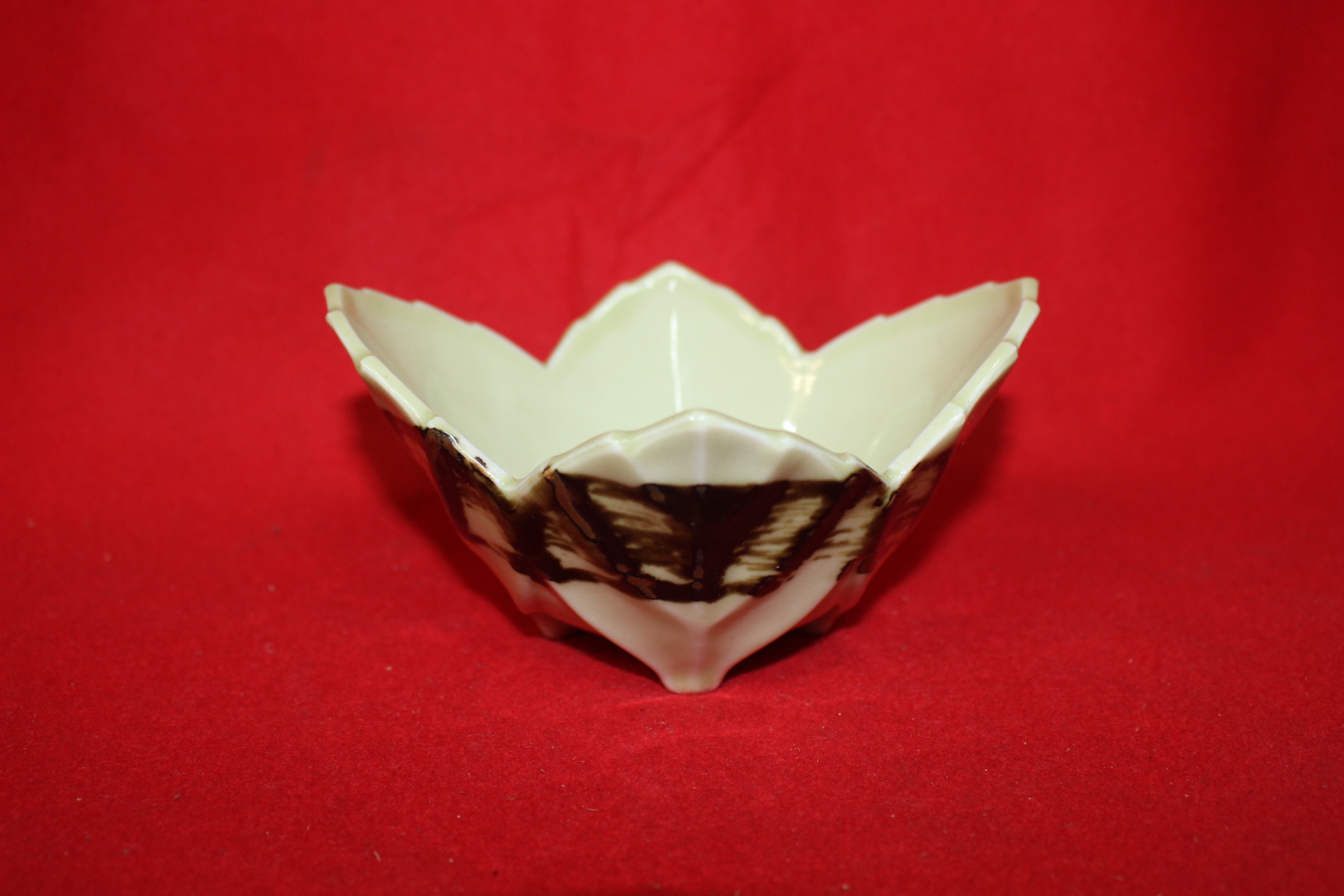 연대가좋은 청자 철화 화형완