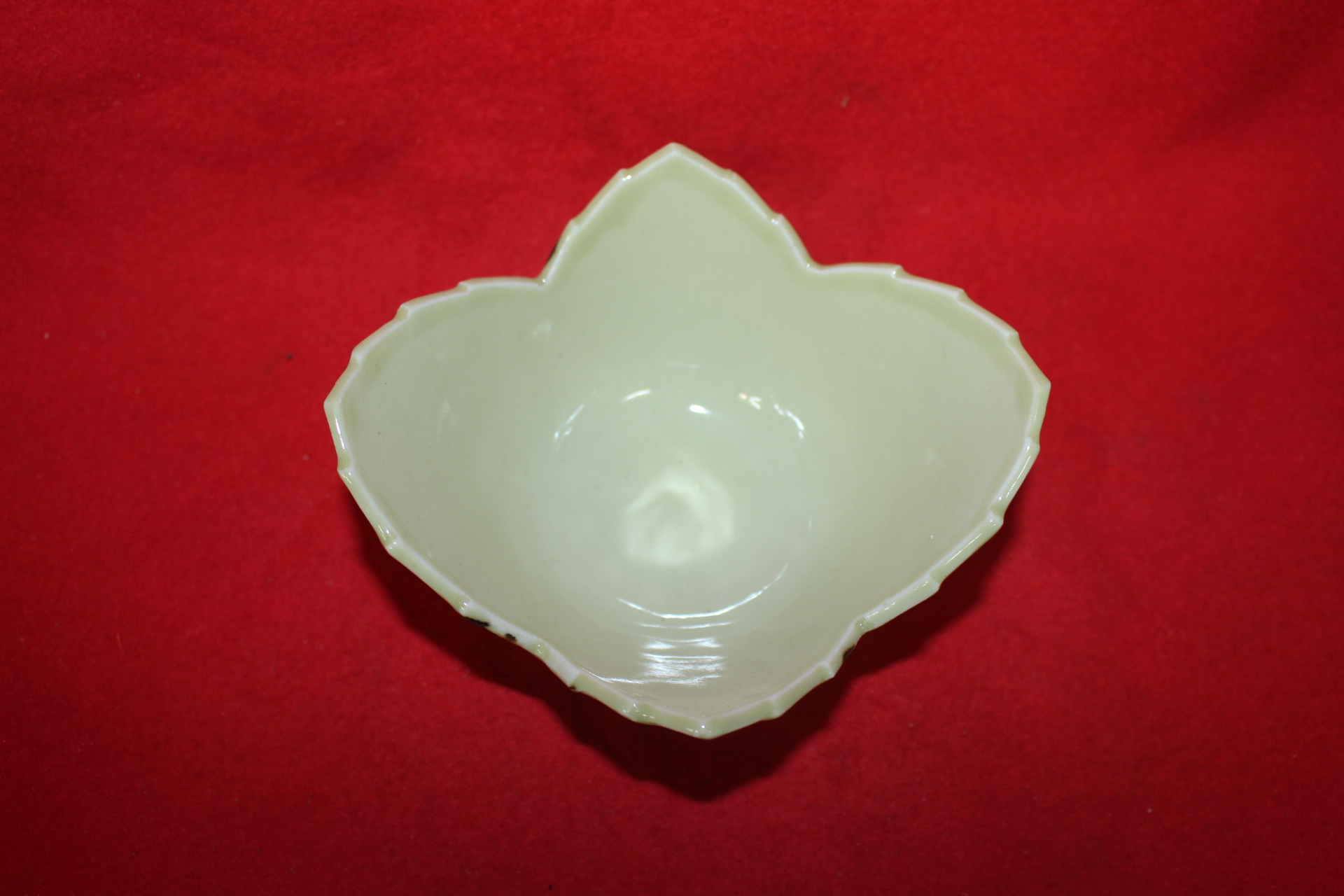 연대가좋은 청자 철화 화형완