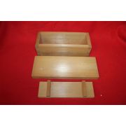 사귀물림이된 나무로된 틀