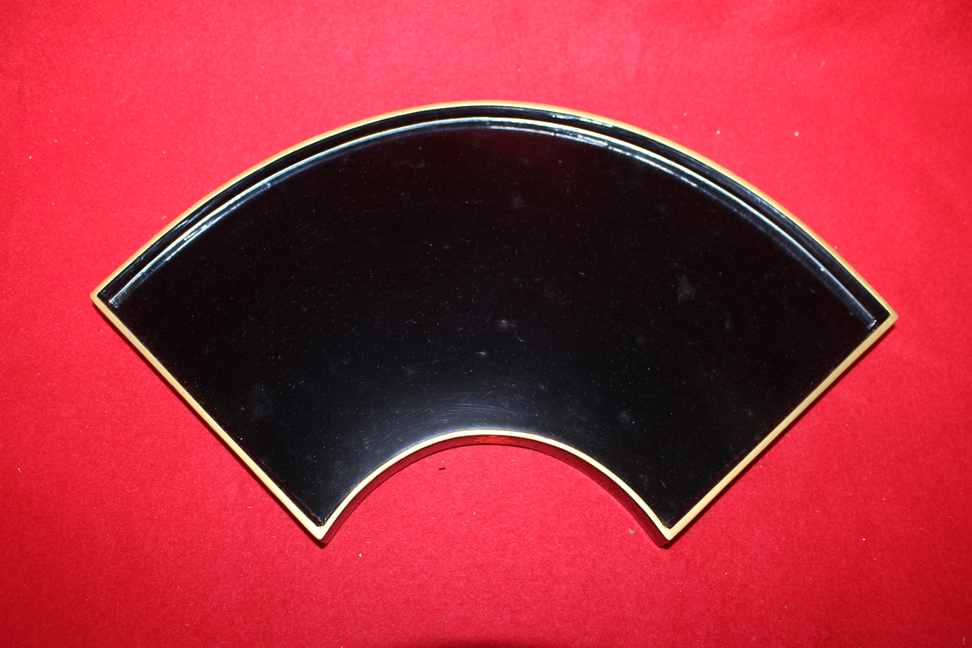 나무에 금채화문된 부채형 차반