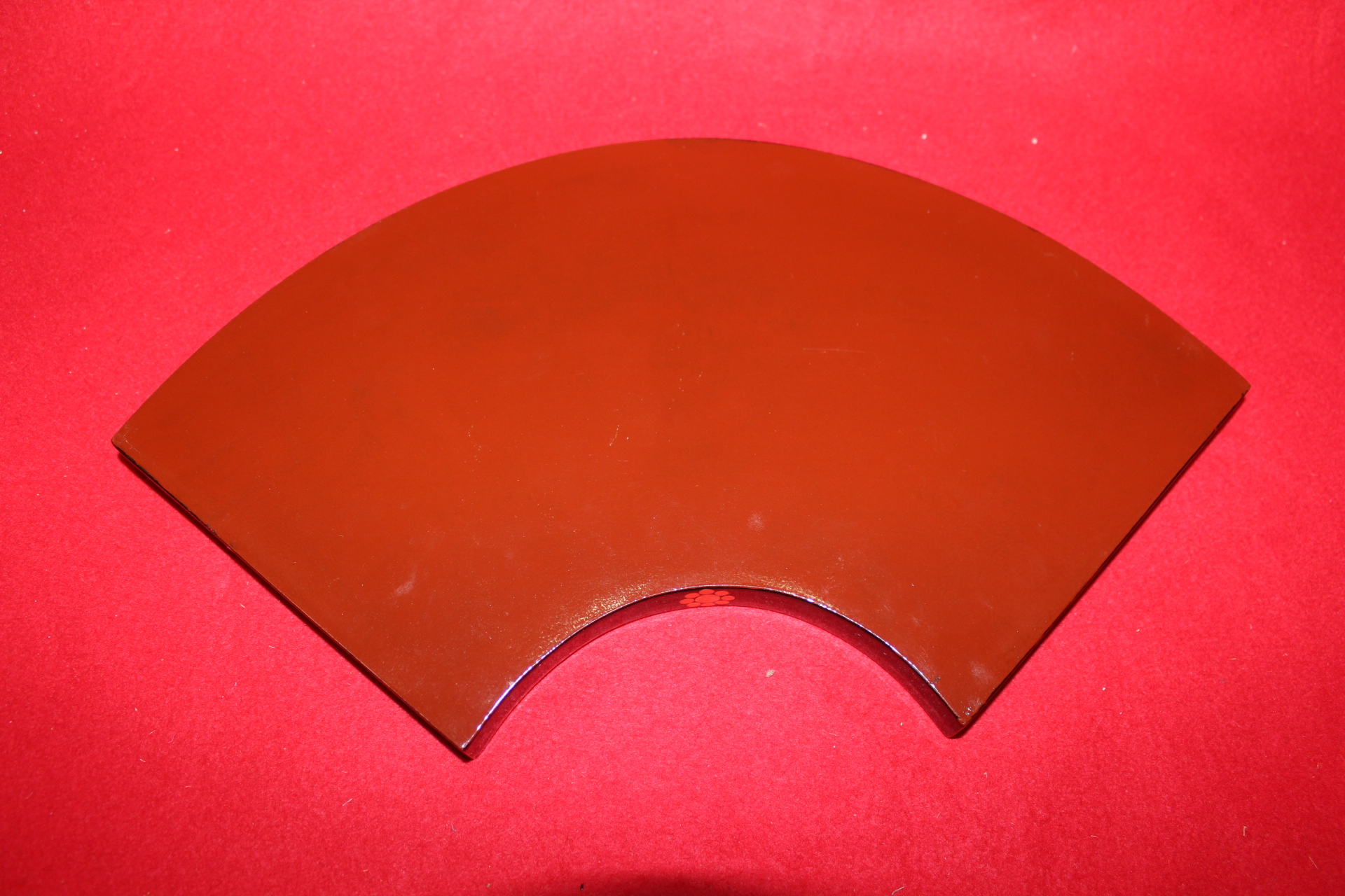 나무에 금채화문된 부채형 차반