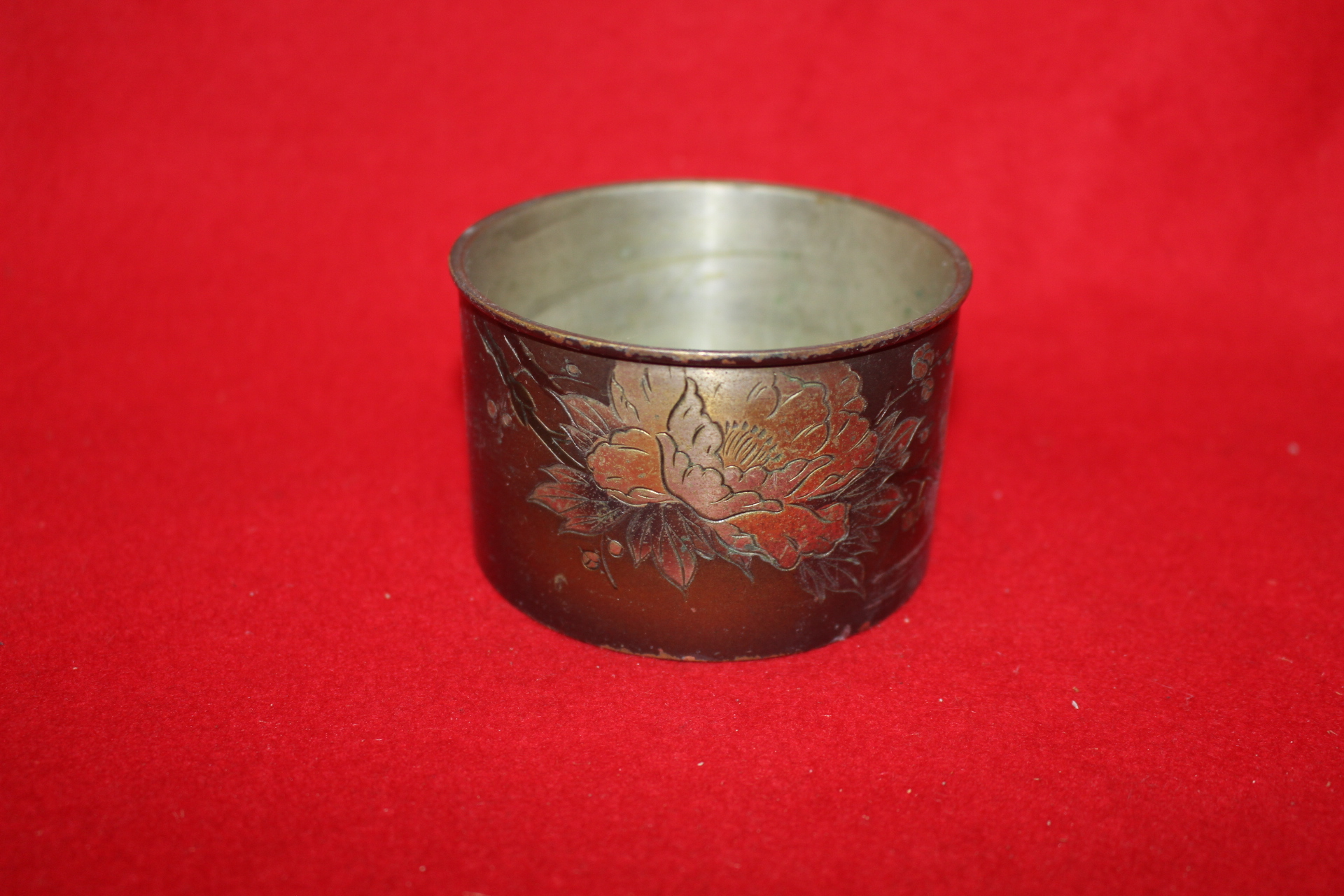 주석재질로된 묵직한 화문완