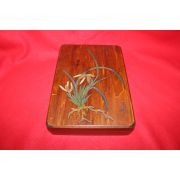 나무에 난초가 조각된 사각함