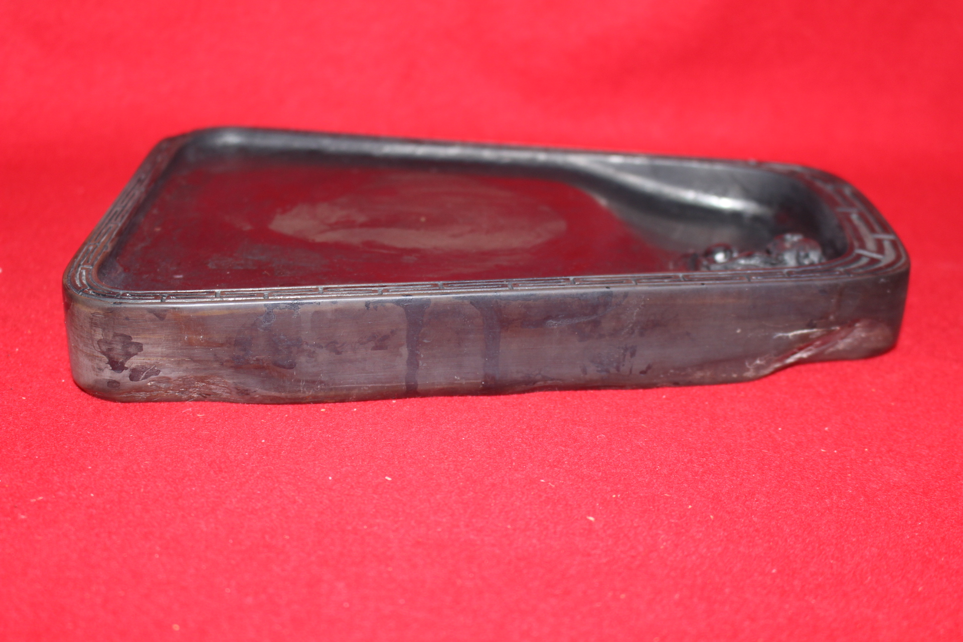 기린이 조각된 동산(東山) 작품의 돌벼루(벼루집은 기목용목임)