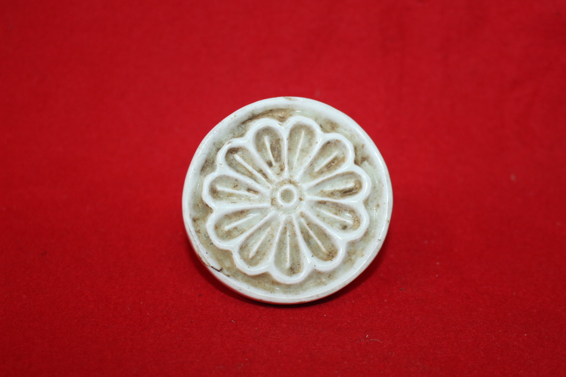 16-조선시대 손잡이가 특이한 백자 화문 떡살