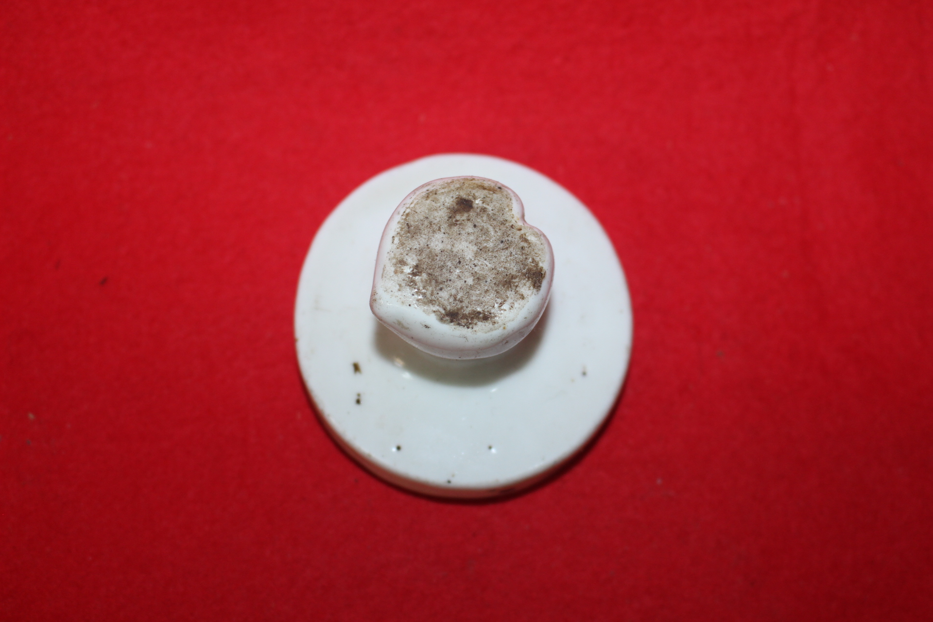 16-조선시대 손잡이가 특이한 백자 화문 떡살