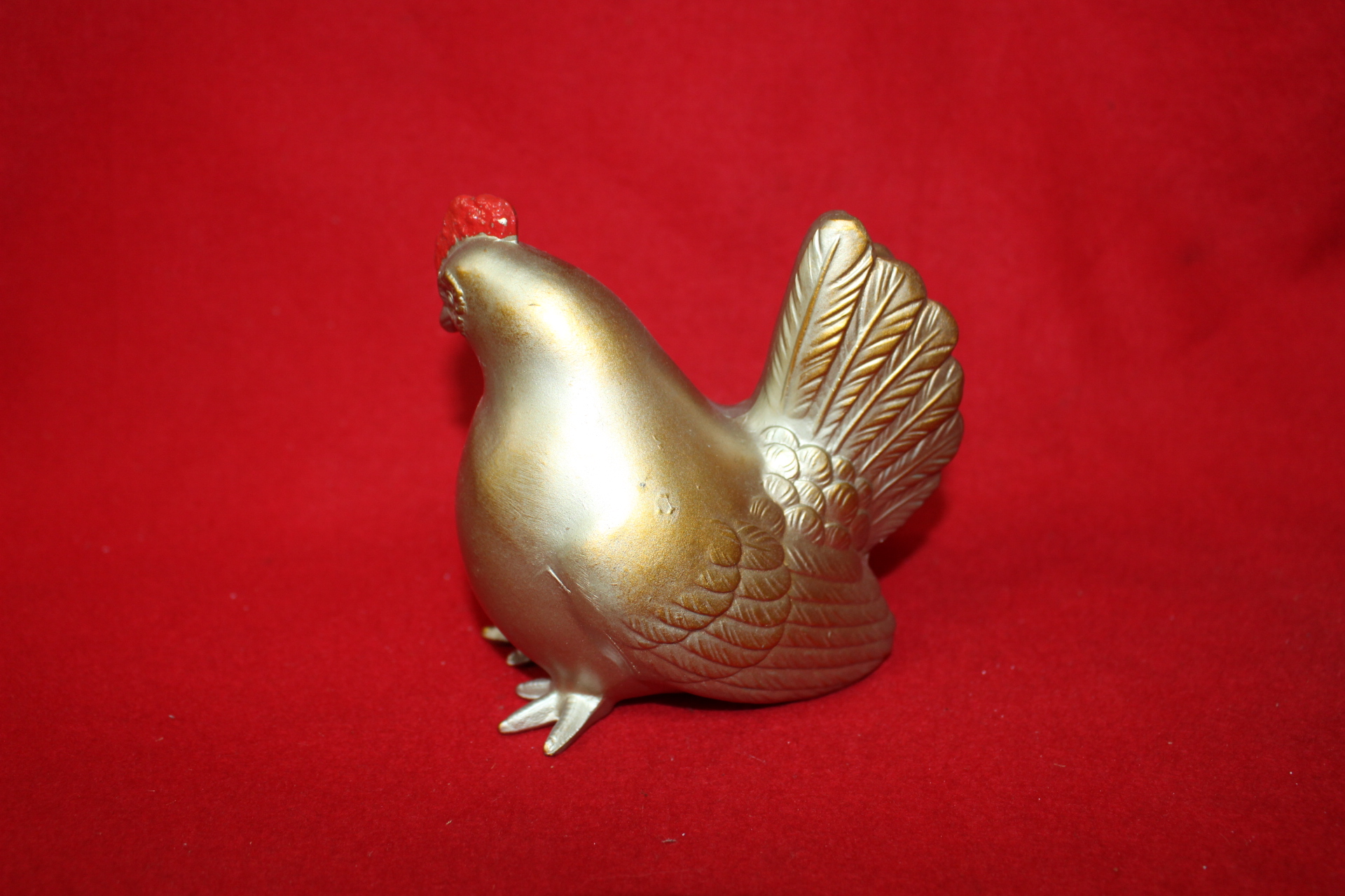 금속합금재질로된 닭 조각상
